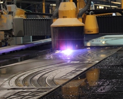 Combination of plasma and waterjet technologies on one machine, plasma cutting